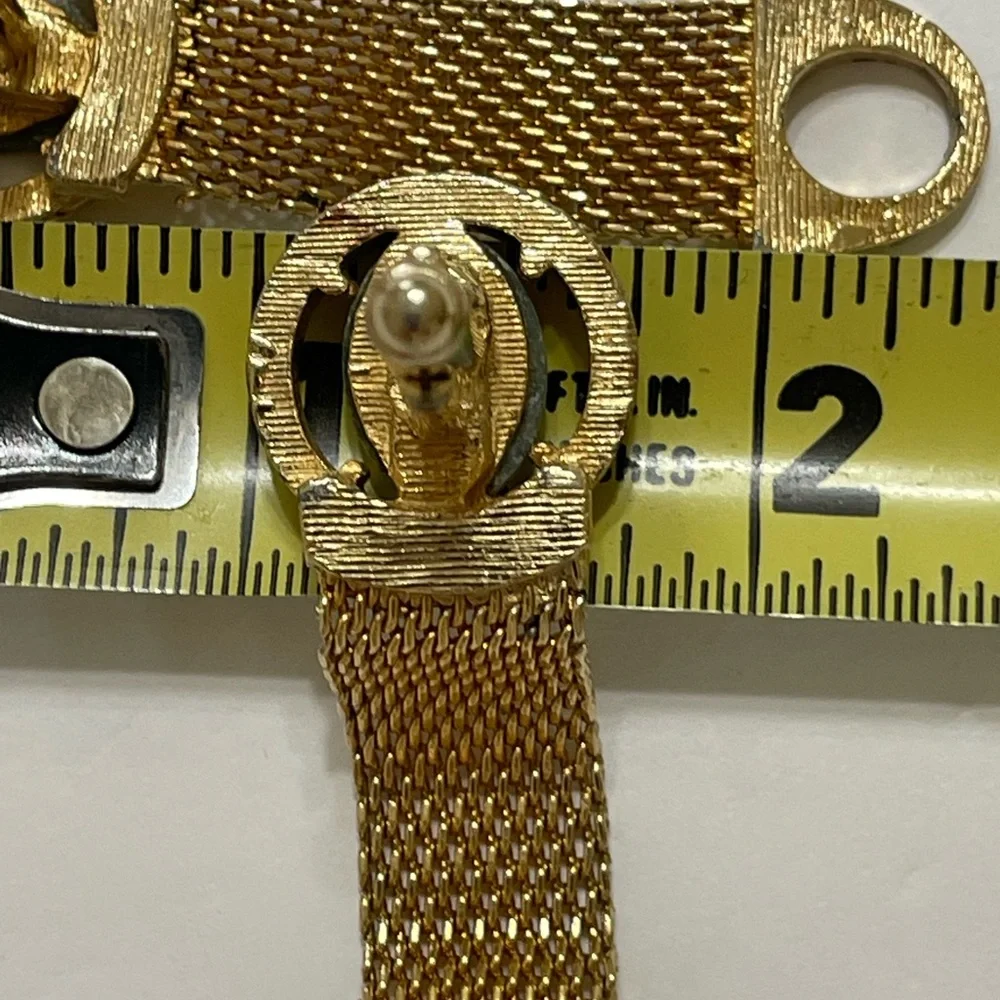 Vintage SWANK Men’s Cufflinks Gold-tone Green Jade Stone Web Mesh Band